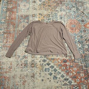 Beyond Yoga lavender long-sleeved Daydreamer Pullover Shirt in Chai